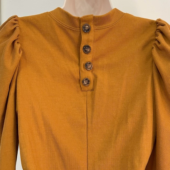 Top - Picture 2 of 4